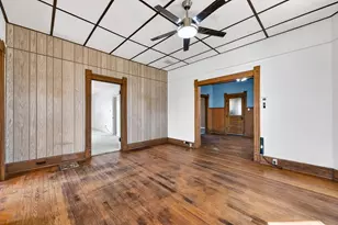 906 Peoria St, Lincoln, IL 62656 - Photo 12