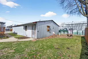 906 Peoria St, Lincoln, IL 62656 - Photo 32