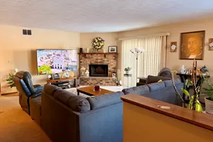 774 Tulip Ln, Rockford, IL 61107 - Photo 2