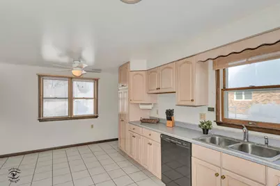 817 Stonewall Drive, Bourbonnais, IL 60914 - Photo 6