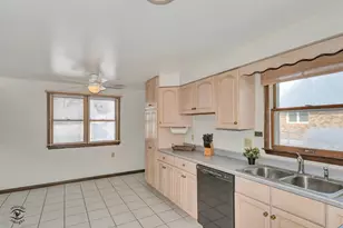 817 Stonewall Dr, Bourbonnais, IL 60914 - Photo 6