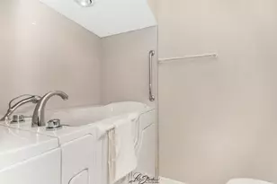 16135 Pine Dr, Tinley Park, IL 60477 - Photo 12