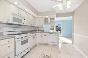 16135 Pine Dr, Tinley Park, IL 60477 - Photo 8