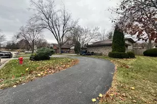48 S Country Squire Rd, Palos Heights, IL 60463 - Photo 2