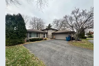 48 S Country Squire Road, Palos Heights, IL 60463 - Photo 1