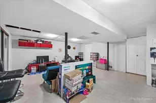 712 Scarbrough Circle, Hoffman Estates, IL 60169 - Photo 18