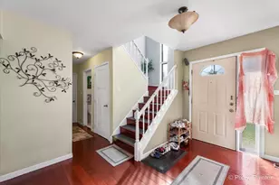 712 Scarbrough Circle, Hoffman Estates, IL 60169 - Photo 8