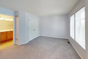 2102 S Crambourne Way, Arlington Heights, IL 60005 - Photo 20