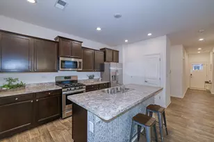 911 Darwin St, North Aurora, IL 60542 - Photo 6