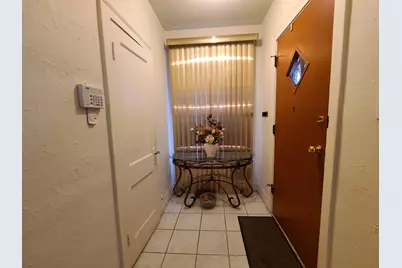 8319 S Crandon Avenue, Chicago, IL 60617 - Photo 2