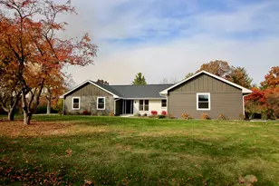 42W668 Steeplechase Dr, Saint Charles, IL 60175 - Photo 1