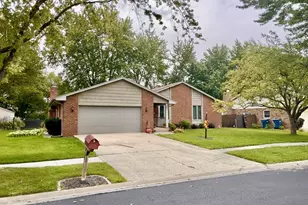 248 Fox Trail Dr, Bourbonnais, IL 60914 - Photo 2