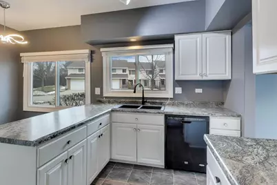 1096 Pine Tree Circle N, Buffalo Grove, IL 60089 - Photo 8