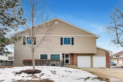 1096 Pine Tree Circle N, Buffalo Grove, IL 60089 - Photo 2