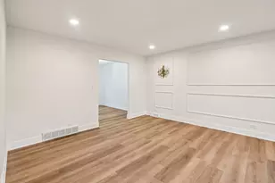 123 N Western Ave, Bartlett, IL 60103 - Photo 4