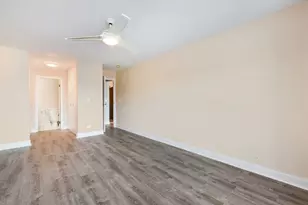 2050 Valencia Dr, Northbrook, IL 60062 - Photo 10