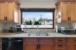 9212 S Komensky Ave, Oak Lawn, IL 60453 - Photo 6