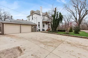 2720 Edina Blvd, Zion, IL 60099 - Photo 1