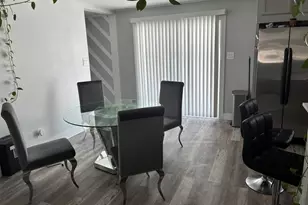 9205 S 84th Ct, Hickory Hills, IL 60457 - Photo 4