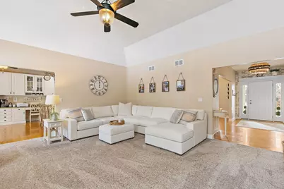 560 Ellen Court, Woodstock, IL 60098 - Photo 8