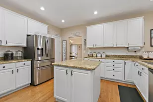 560 Ellen Ct, Woodstock, IL 60098 - Photo 14