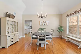 560 Ellen Ct, Woodstock, IL 60098 - Photo 6