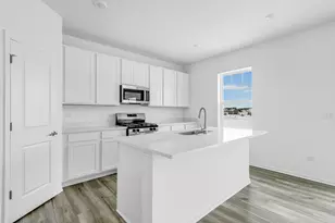 423 Hathaway Ln, Oswego, IL 60543 - Photo 2