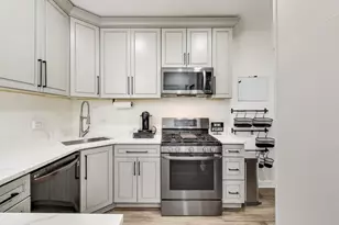 6421 N Greenview Ave, Chicago, IL 60626 - Photo 4