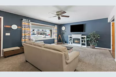 381 Keith Avenue, Crystal Lake, IL 60014 - Photo 8