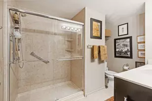 807 Davis St, Evanston, IL 60201 - Photo 12