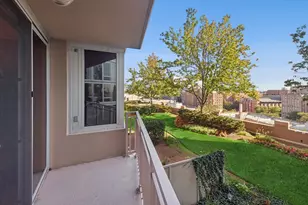 807 Davis St, Evanston, IL 60201 - Photo 4