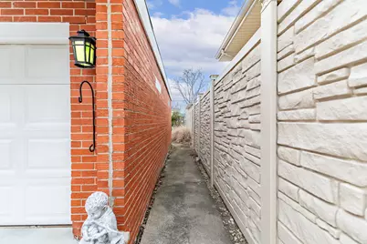 277 May Court, Chicago Heights, IL 60411 - Photo 4