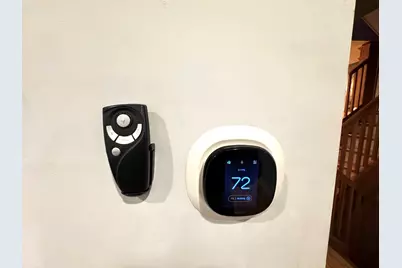 8544 S Essex Avenue, Chicago, IL 60617 - Photo 4