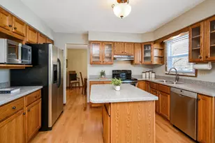 10 Cameron Ct, Bloomington, IL 61704 - Photo 2