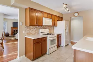 1501 N Courtland Dr, Arlington Heights, IL 60004 - Photo 10