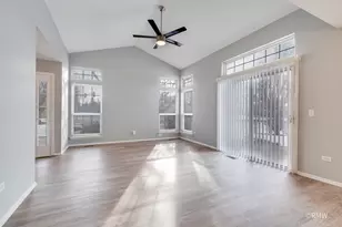 460 Mayflower Ln, Bartlett, IL 60103 - Photo 8