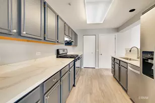 460 Mayflower Ln, Bartlett, IL 60103 - Photo 10