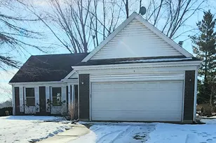 5 Castlegate Ct, Vernon Hills, IL 60061 - Photo 1