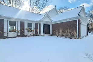 5 Castlegate Ct, Vernon Hills, IL 60061 - Photo 2