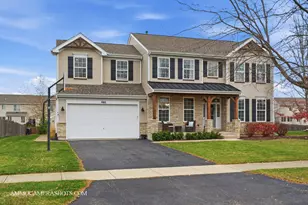 461 Honeysuckle Ln, Yorkville, IL 60560 - Photo 2