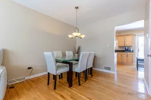 6 Forest Ln, Elk Grove Village, IL 60007 - Photo 6