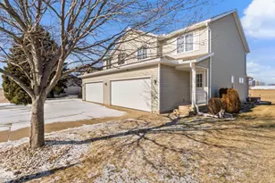 721 Ash Dr, Geneseo, IL 61254 - Photo 2