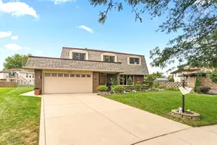 10926 Circle Ct, Palos Hills, IL 60465 - Photo 2