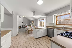 2240 Mecan Dr, Naperville, IL 60564 - Photo 8