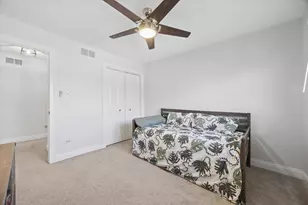 8708 Coventry Dr, Woodridge, IL 60517 - Photo 20