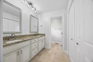 8708 Coventry Dr, Woodridge, IL 60517 - Photo 16