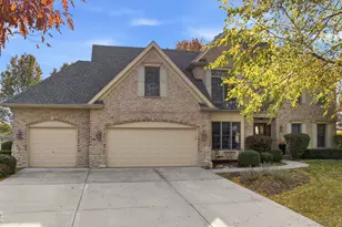 802 Diamond Head Dr W, Shorewood, IL 60404 - Photo 2