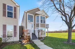 715 Four Seasons Blvd, Aurora, IL 60504 - Photo 2