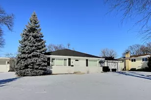 2946 Knollwood Ln, Glenview, IL 60025 - Photo 2