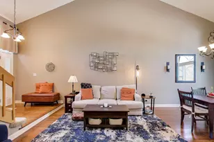 141 Chatsworth Cir, Schaumburg, IL 60194 - Photo 4